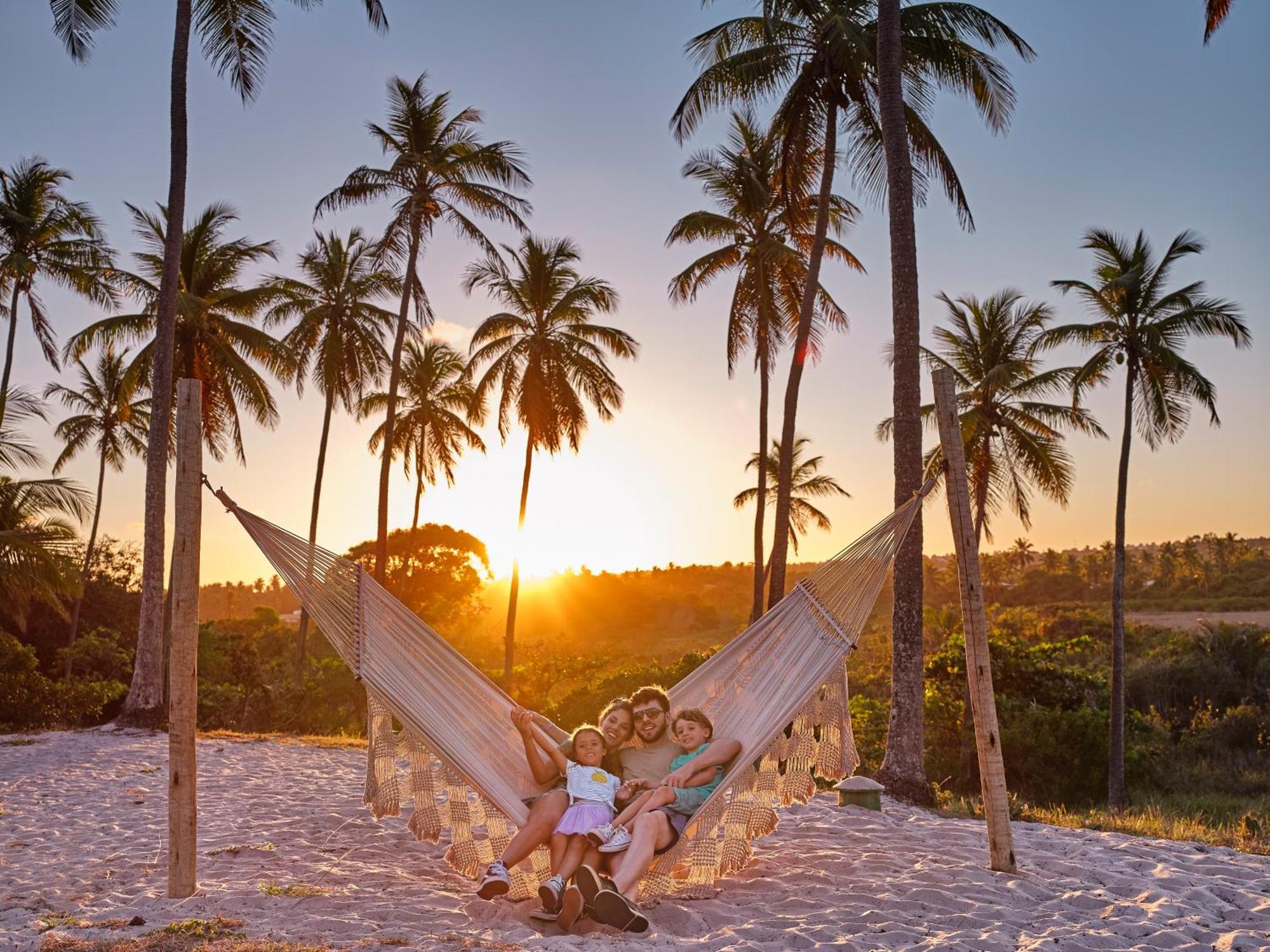 Grand Palladium Imbassai Resort & Spa Kültér fotó Sunset at the beach